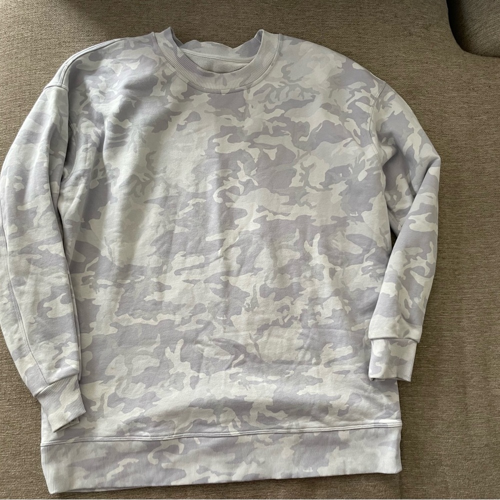 ** Lululemon ** perfectly oversized camouflage pullover crew, EUC, size 8 - Picture 4 of 5